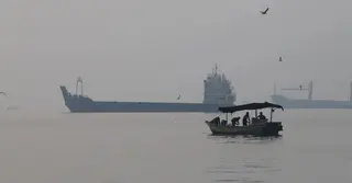 হরমুজ প্রণালিতে এক সপ্তাহে ১২ ট্যাংকারে হামলা, যুদ্ধ শুরুর পর সর্বোচ্চ রেকর্ড